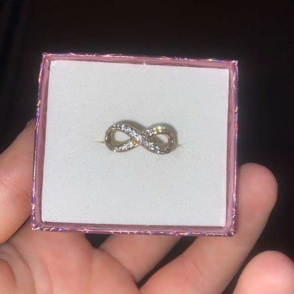 white gold infinity diamond promise/engagement ring - Picture 1 of 3